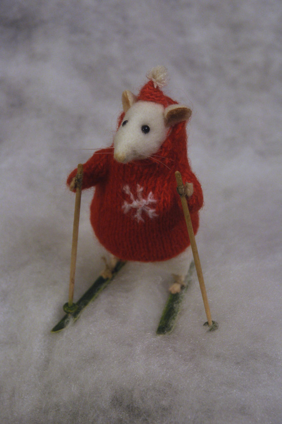 skiing mouse