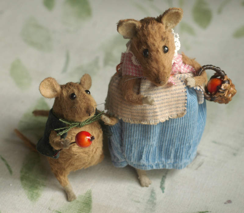 mice with berries