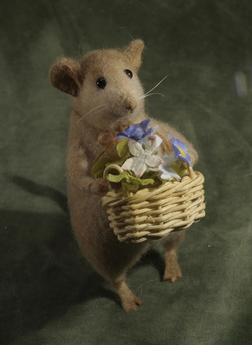 mouse with a basket