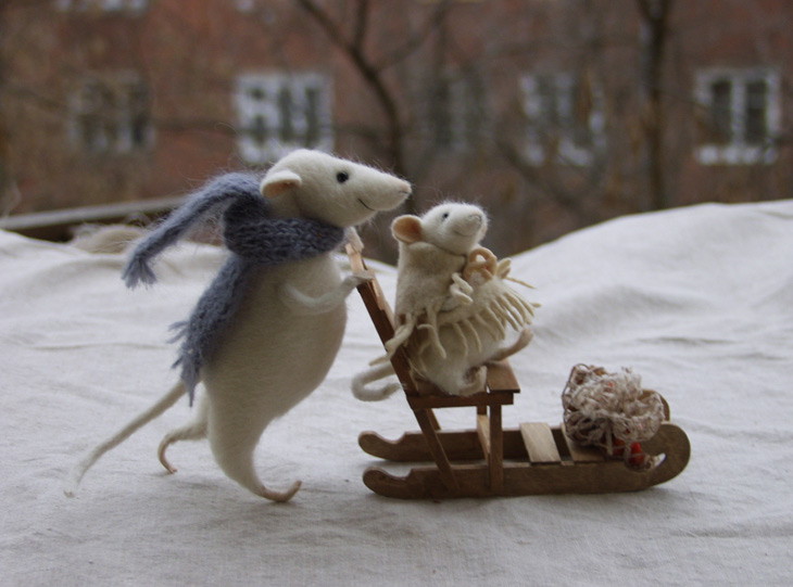 winter walk - mice with sledge