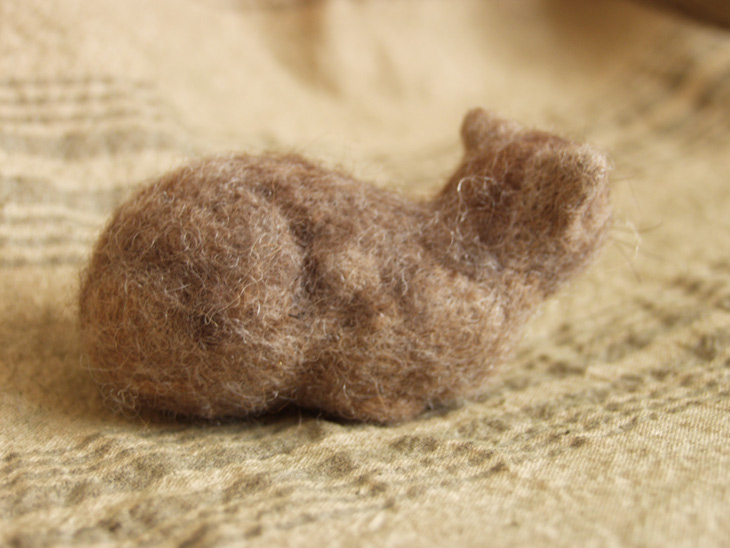 валяная кошка